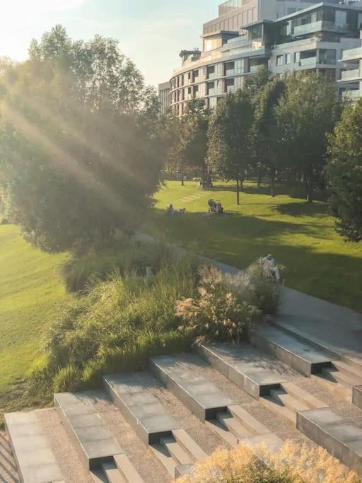 Stylish Getaway In Prime Bratislava Location - By The Danube And Old Town Apartment Bagian luar foto