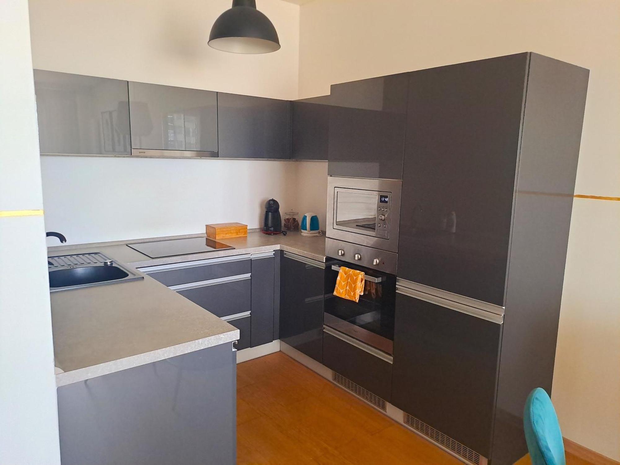 Stylish Getaway In Prime Bratislava Location - By The Danube And Old Town Apartment Bagian luar foto